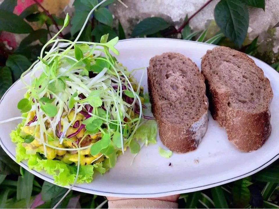 Spicy chickpea toast